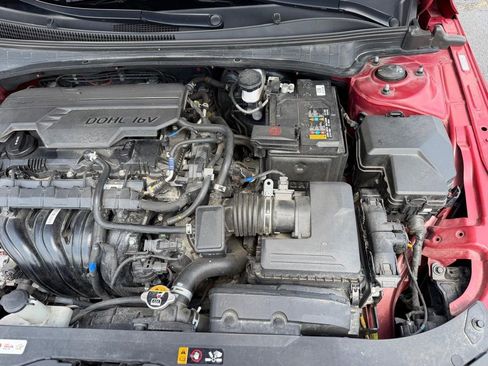 Used 2024 Hyundai Elantra SEL FWD image 11