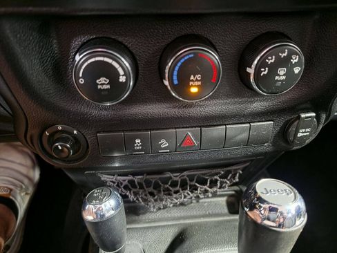 Used 2016 Jeep Wrangler Unlimited Sport w/ Quick Order Package 24S AWD/4WD image 29