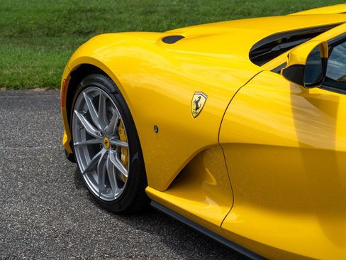 Used 2019 Ferrari 812 Superfast RWD image 9