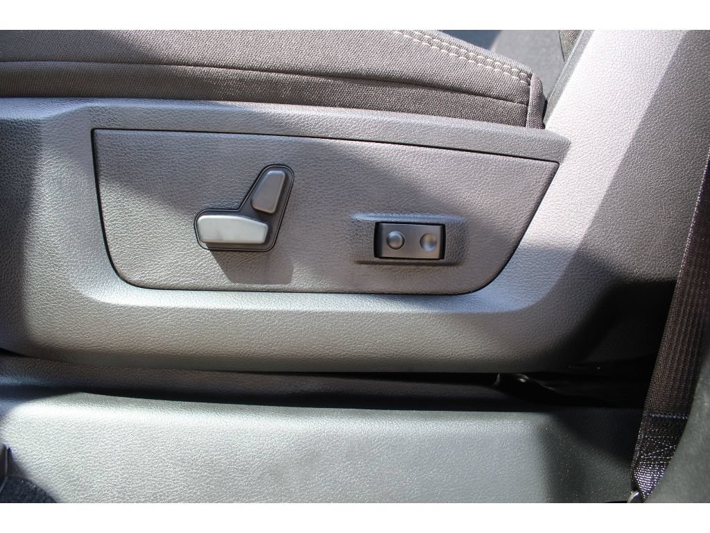 New 2027 RAM 3500 Big Horn AWD/4WD image 9