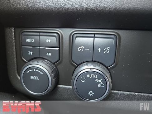 Used 2023 Chevrolet Tahoe Z71 w/ Luxury Package AWD/4WD image 18