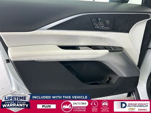 Used 2026 Cadillac Lyriq Premium Luxury image 13