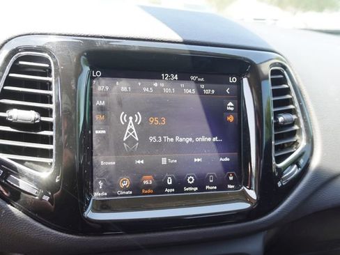 Used 2019 Jeep Compass Latitude FWD image 17