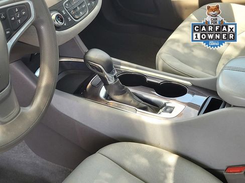 Used 2022 Chevrolet Malibu LT FWD image 19