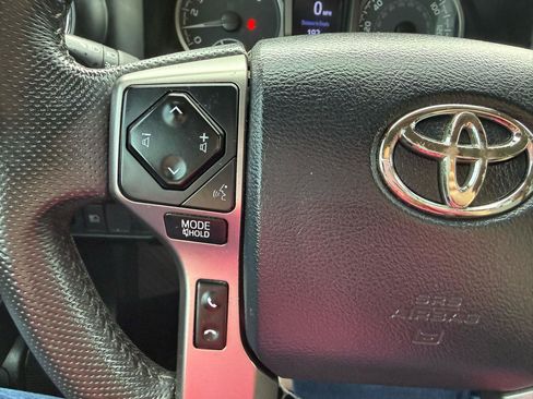 Used 2020 Toyota Tacoma SR5 RWD image 20