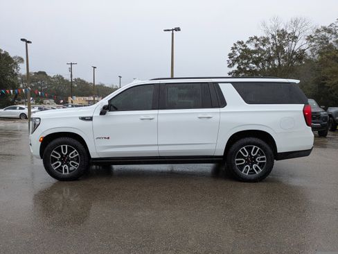 Used 2021 GMC Yukon XL AT4 w/ AT4 Premium Package image 7