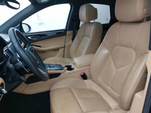 Used 2017 Porsche Macan AWD/4WD image 17