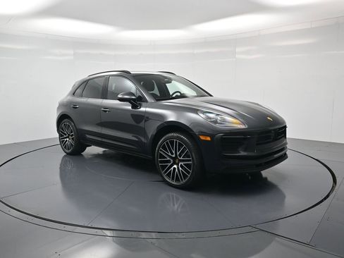 Used 2026 Porsche Macan image 32