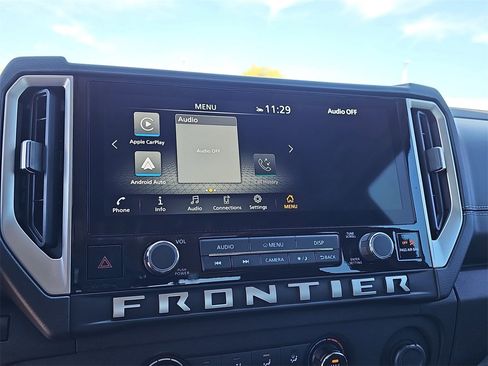 Used 2025 Nissan Frontier SV image 21