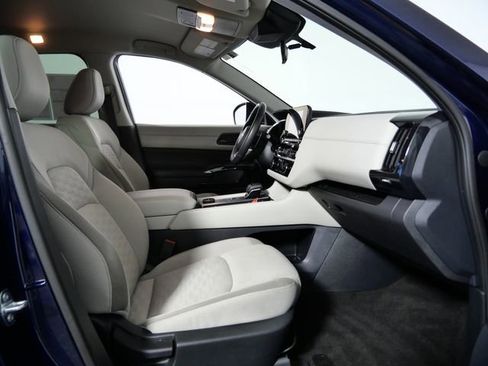 Used 2024 Nissan Pathfinder SV image 11