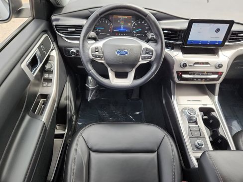 Used 2022 Ford Explorer XLT w/ Equipment Group 202A AWD/4WD image 11