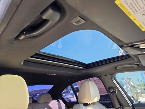 Used 2023 BMW 330i Sedan w/ Premium Package image 13