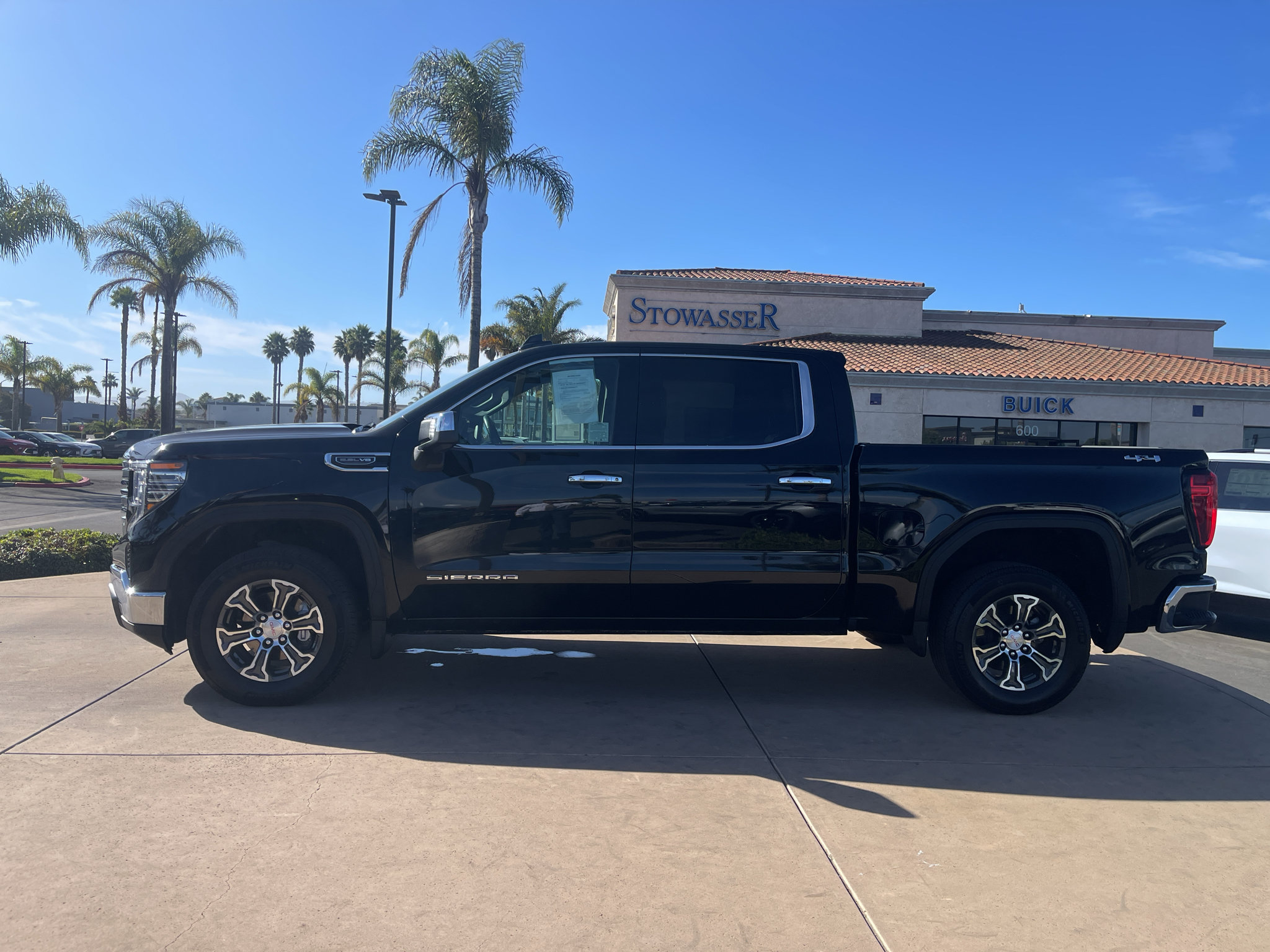 Used 2025 GMC Sierra 1500 SLT AWD/4WD image 3