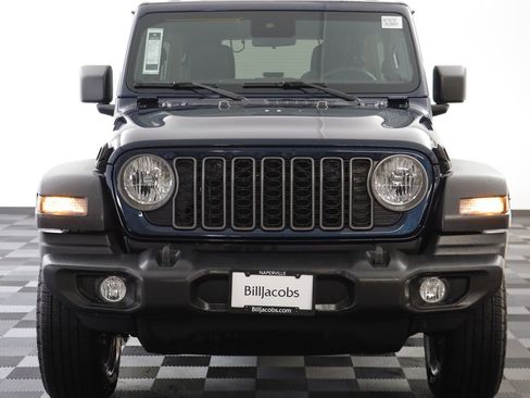 Used 2025 Jeep Wrangler Sport S image 21