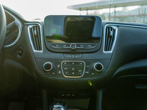 Used 2020 Chevrolet Malibu LT image 14