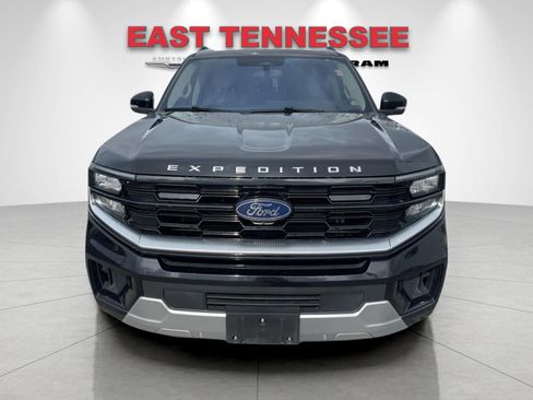 Used 2025 Ford Expedition Platinum w/ Driver's Package AWD/4WD image 9