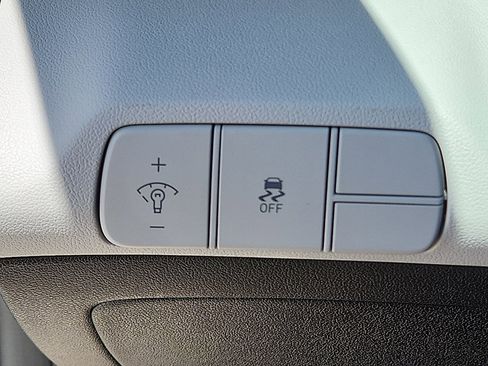 New 2025 Hyundai Elantra Limited image 18