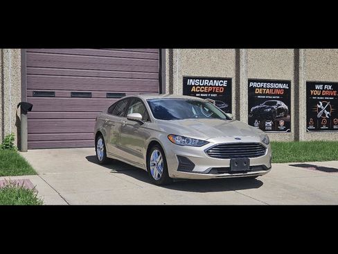 Used 2019 Ford Fusion SE FWD image 1