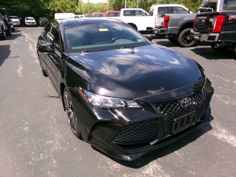 Used 2019 Toyota Avalon XSE FWD image 2