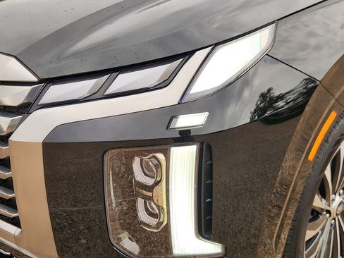 Certified 2025 Hyundai Palisade Calligraphy FWD image 9