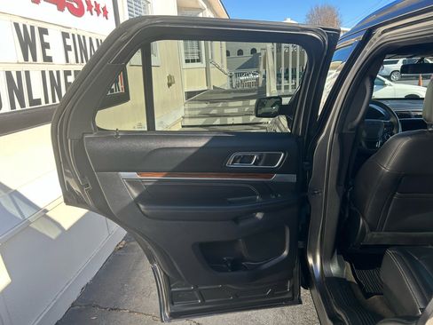 Used 2018 Ford Explorer Limited image 26