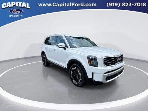 Used 2025 Kia Telluride S FWD image 2