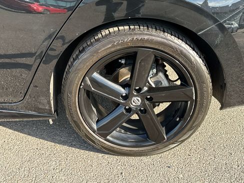 Used 2022 Nissan Sentra SR w/ Midnight Edition FWD image 7