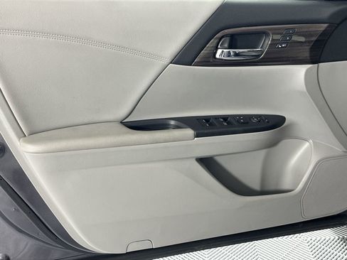 Used 2017 Honda Accord EX-L image 29