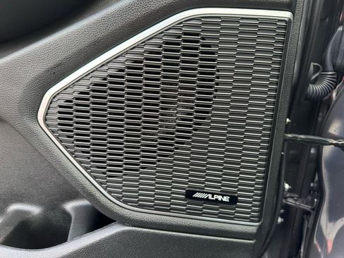 Used 2024 Jeep Grand Cherokee Limited w/ Black Appearance Package image 17