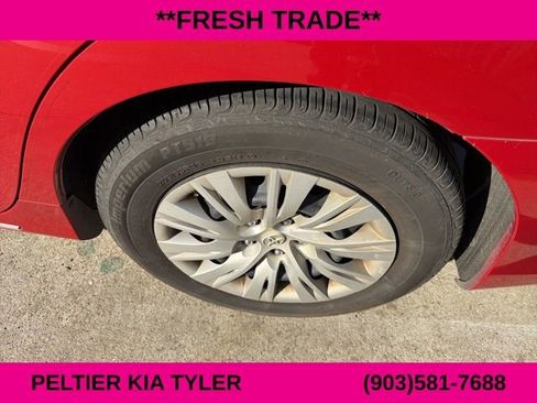 Used 2014 Toyota Camry LE image 7