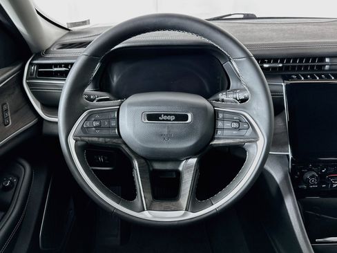 Used 2023 Jeep Grand Cherokee L Limited AWD/4WD image 18