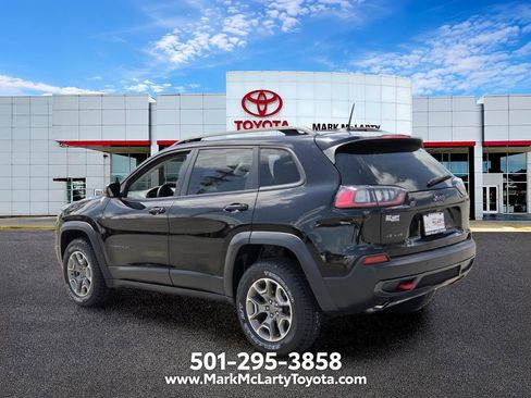 Used 2020 Jeep Cherokee Trailhawk w/ Cold Weather Group AWD/4WD image 3