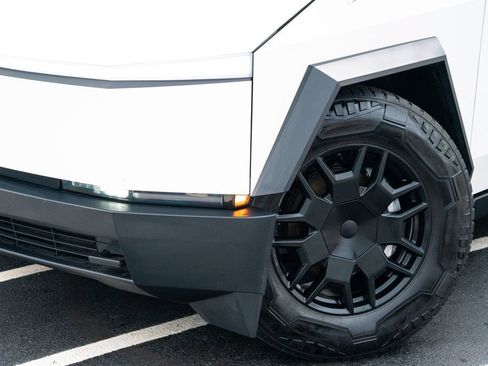 Used 2024 Tesla Cybertruck AWD Crew Cab image 3