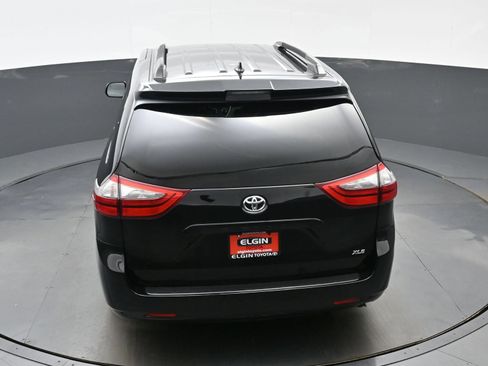 Used 2020 Toyota Sienna XLE FWD image 38