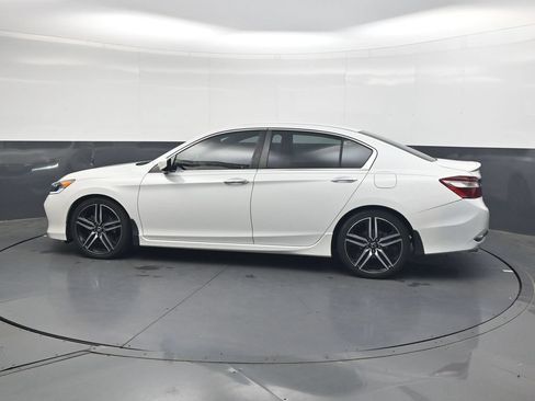 Used 2017 Honda Accord Sport image 7