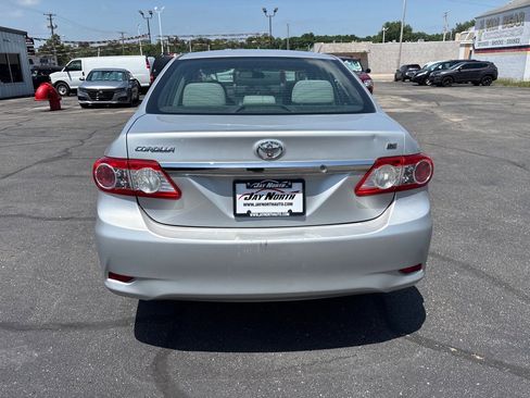 Used 2013 Toyota Corolla LE FWD image 4