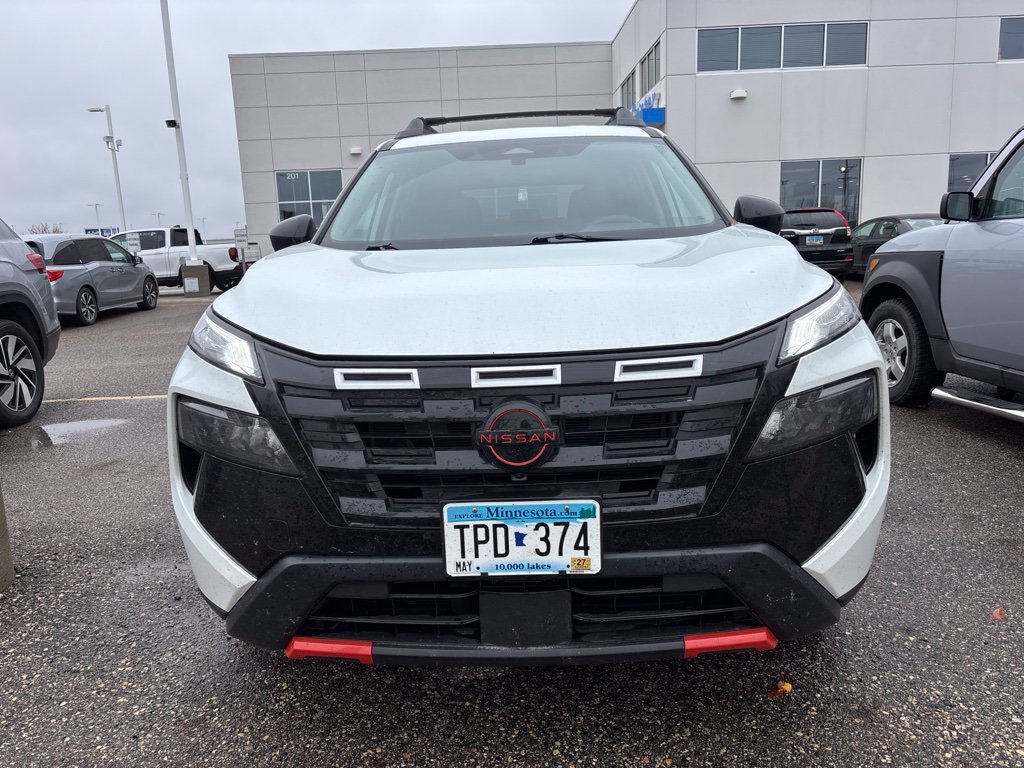 Used 2025 Nissan Rogue SV AWD/4WD image 2