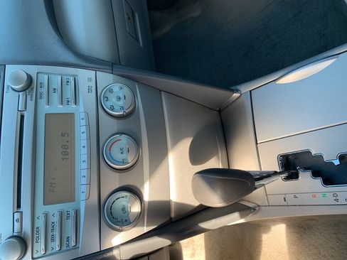 Used 2009 Toyota Camry LE FWD image 17