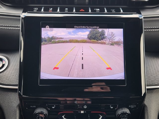 Used 2025 Jeep Grand Cherokee Altitude RWD image 18