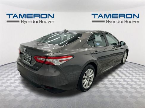 Used 2020 Toyota Camry LE image 5