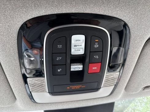 Used 2023 Hyundai Palisade Limited AWD/4WD image 32