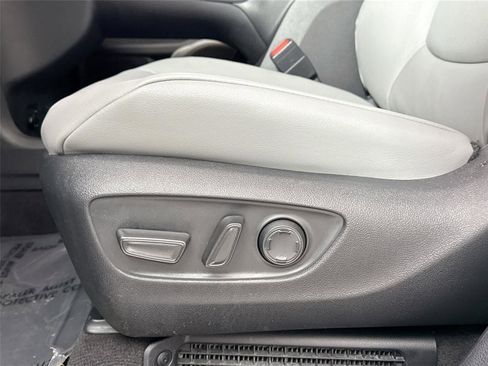 Used 2025 Toyota Sienna XLE image 30