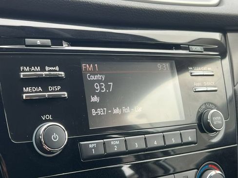 Used 2016 Nissan Rogue S FWD image 18