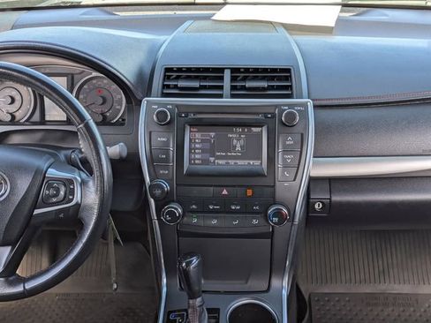 Used 2017 Toyota Camry SE image 16