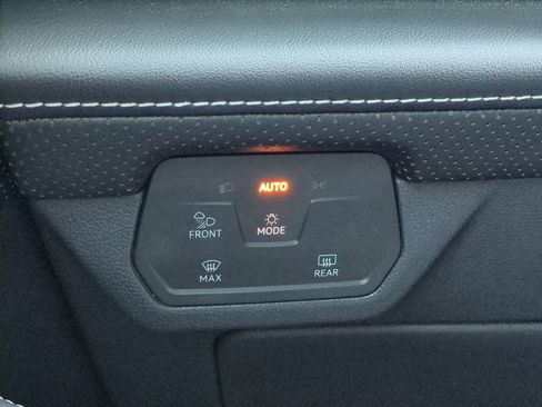 Used 2024 Volkswagen Atlas Cross Sport SE image 25