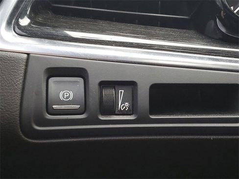 Certified 2022 Cadillac XT5 Premium Luxury image 25