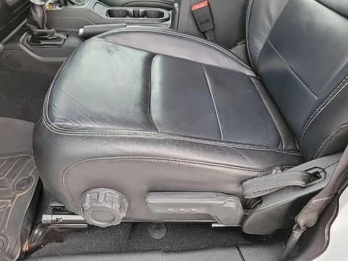 Used 2018 Jeep Wrangler Unlimited Sahara w/ Cold Weather Group image 9