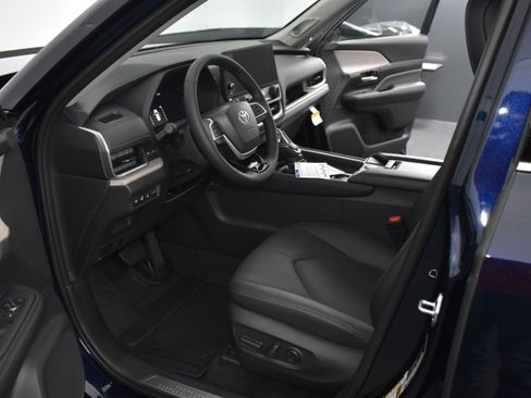 Used 2025 Toyota Grand Highlander AWD Hybrid image 12