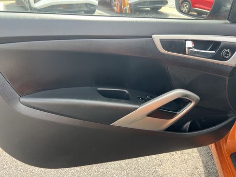 Used 2014 Hyundai Veloster FWD image 10