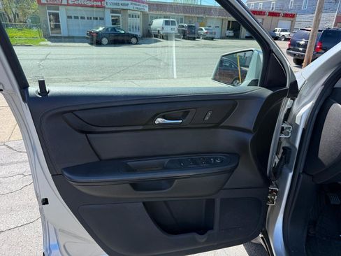 Used 2015 Chevrolet Traverse LT FWD image 31